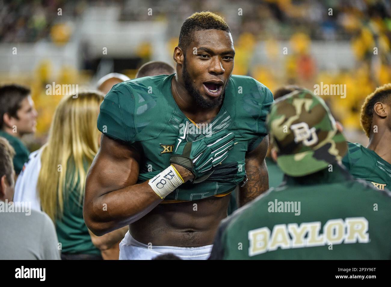 September 6, 2014: Baylor Bears defensive end Shawn Oakman (2) on the ...