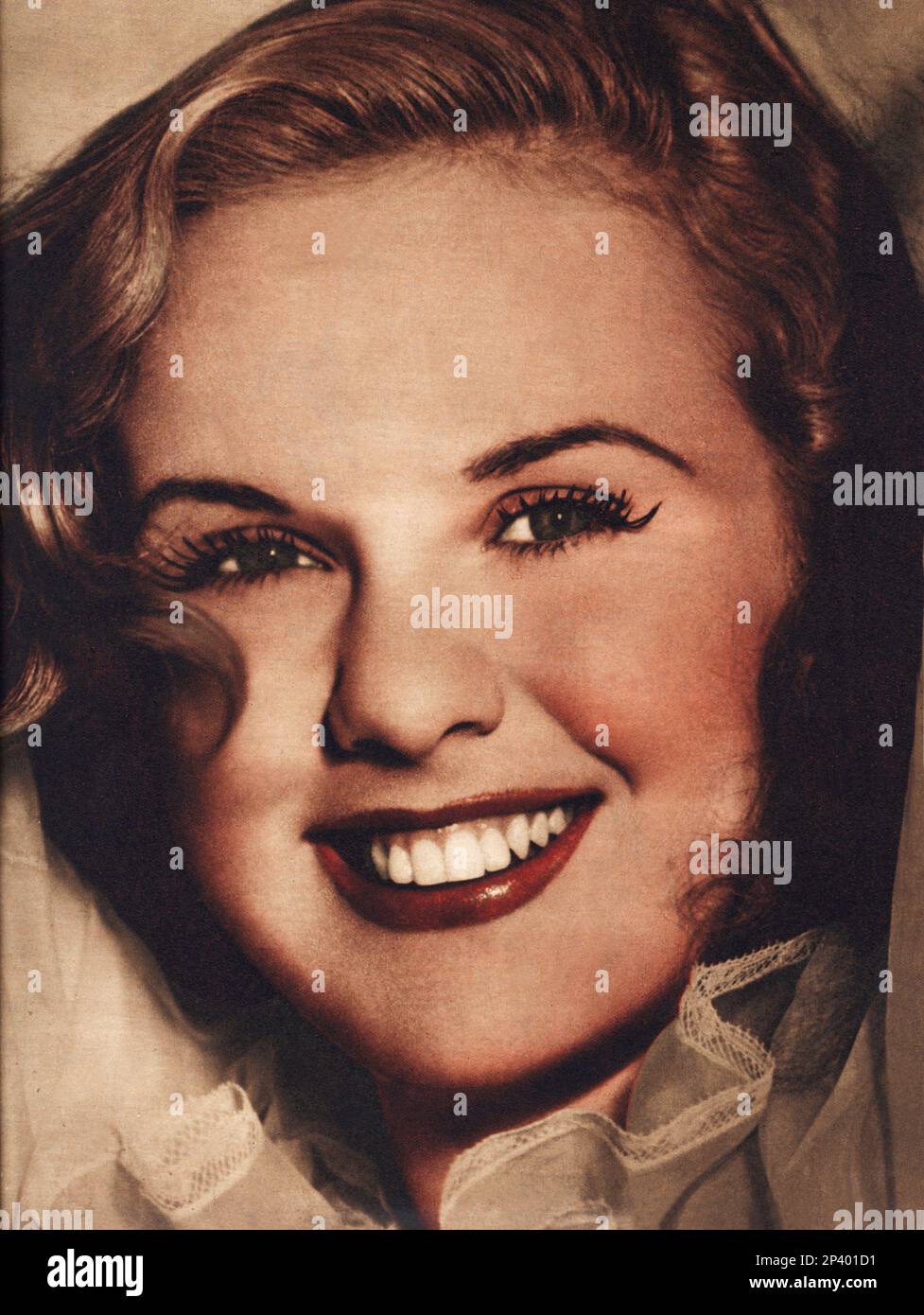 1940 ca. : The canadian singer and movie actress DEANNA DURBIN ( born in Winnipeg , Manitoba , Canada 4 december 1921 ) - CINEMA - portrait - ritratto - portrait - smile - sorriso  - cantante - musical  ---- Archivio GBB Stock Photo