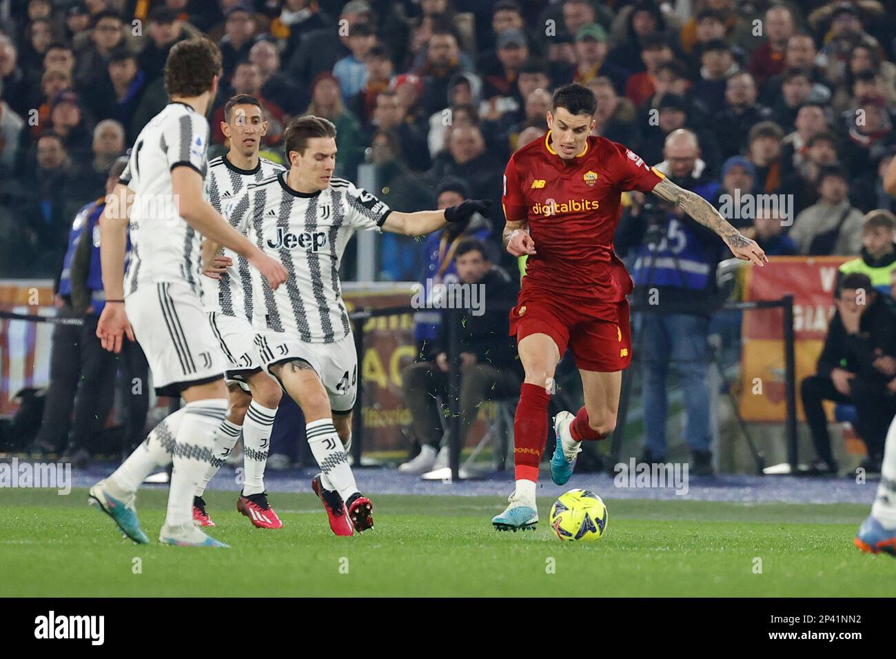 Rome, Italy. 05th Mar, 2023. Roger Ibanez da Silva of AS Roma during AS Roma vs Juventus FC, italian soccer Serie A match in Rome, Italy, March 05 2023 Credit: Independent Photo Agency/Alamy Live News Stock Photo