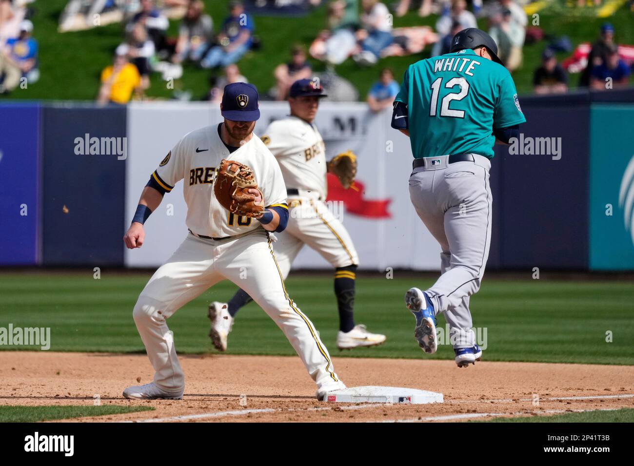 August 24, 2018: Milwaukee Brewers third baseman Mike Moustakas #18 during  the Major League Baseball game between the Milwaukee Brewers and the  Pittsburgh Pirates at Miller Park in Milwaukee, WI. John Fisher/CSM