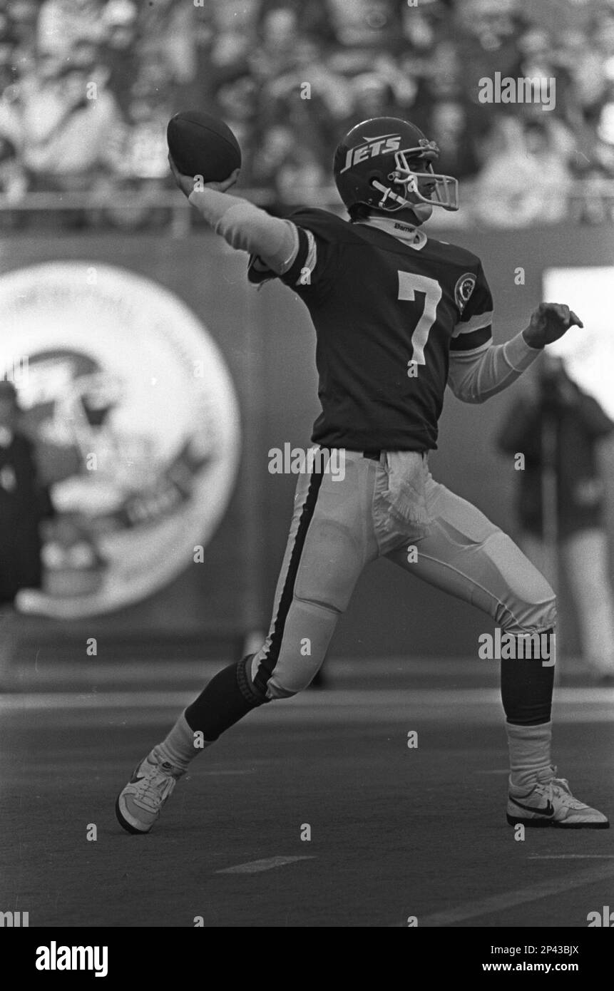 New York Jets quarterback Ken O'Brien 7 in action.Circa the 1980's