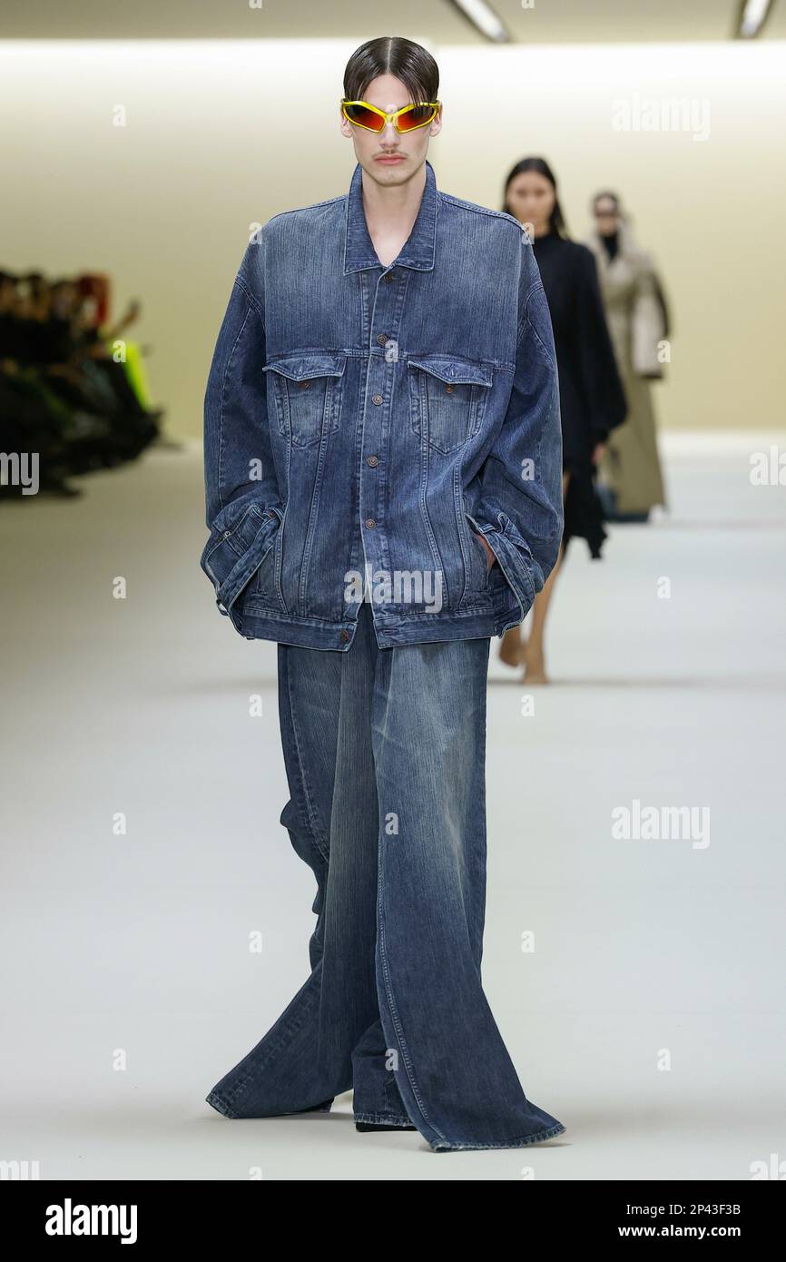 Runway Magazine Balenciaga Fall Winter 20222023 Paris Facebook #33 Runway Magazine Balenciaga Fall Winter 20222023 Paris Facebook