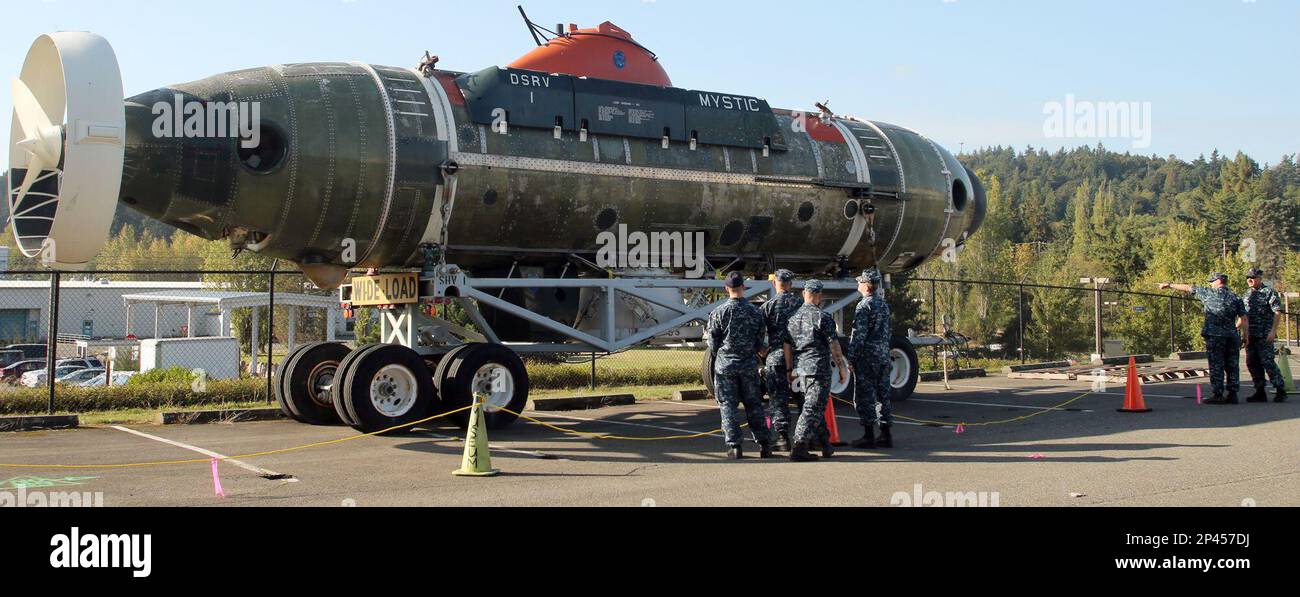 Sailors form Naval Base Kitsap Bangor take a look at the DSRV Mystic on