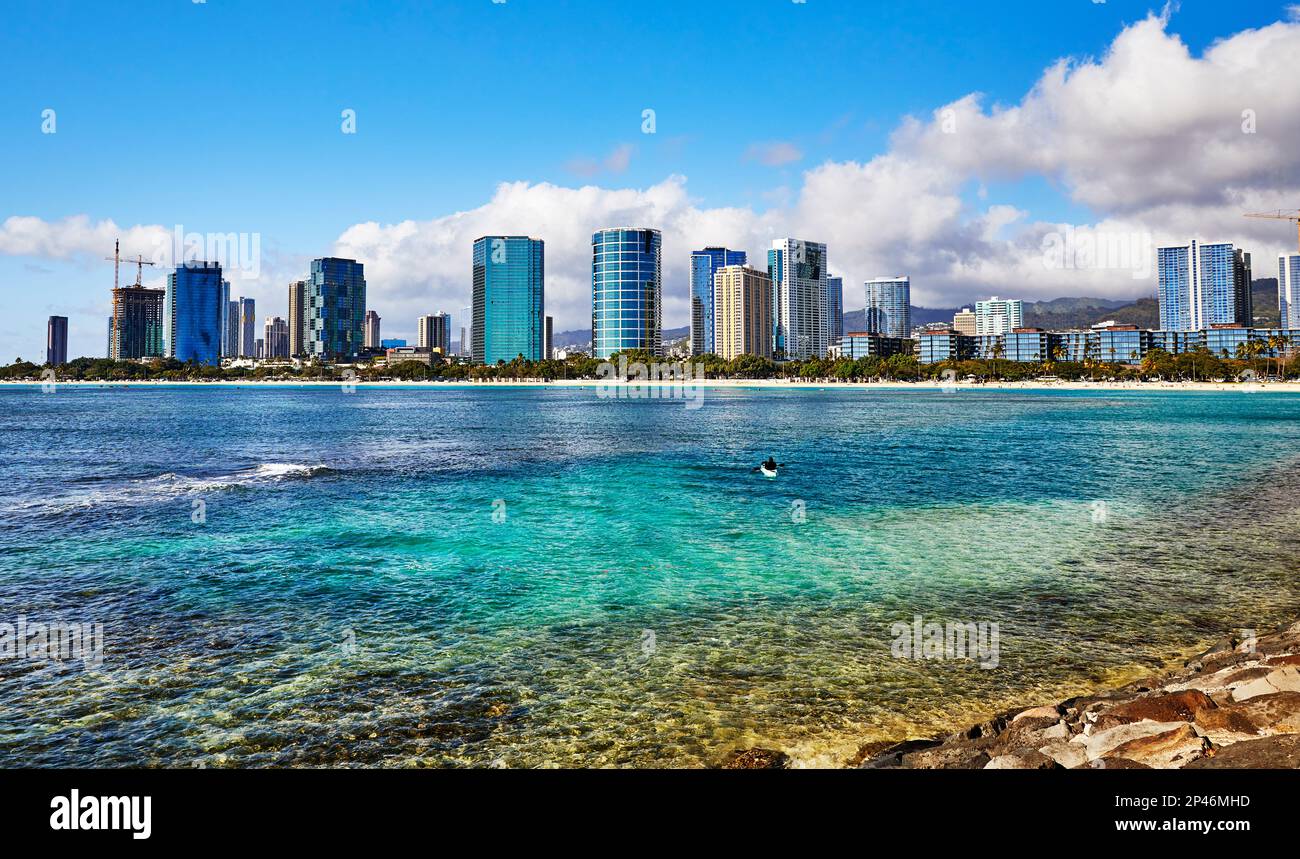 Honolulu apartment building hi-res stock photography and images - Alamy