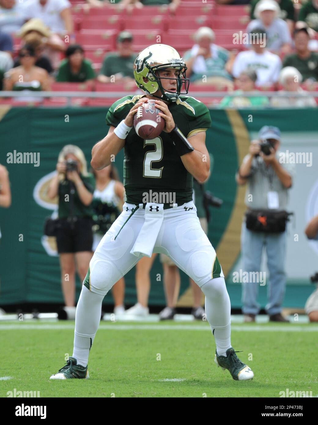 Quarterback Steven Bench (2) of the University of South Florida sets to ...