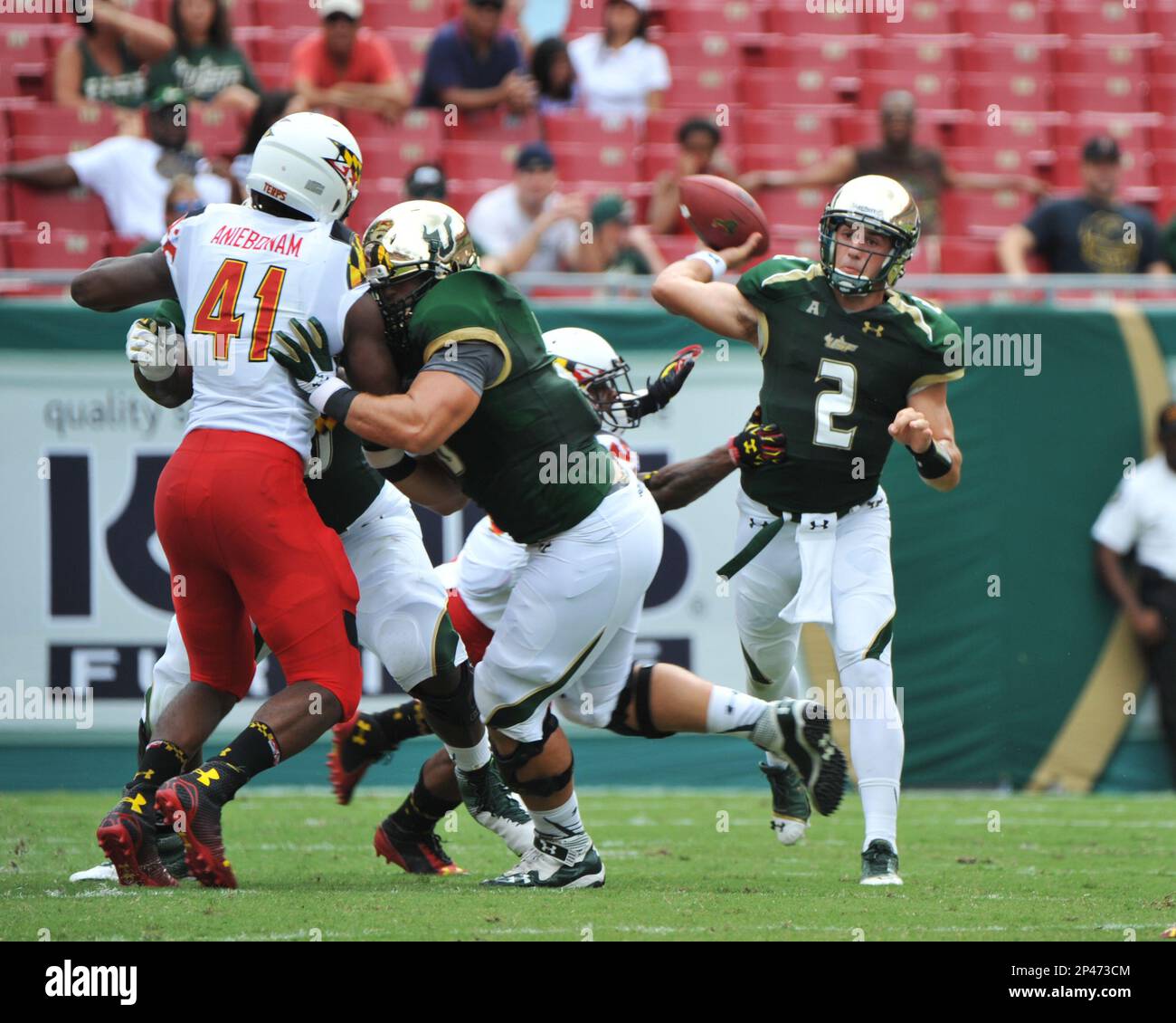 Quarterback Steven Bench (2) of the University of South Florida sets to ...