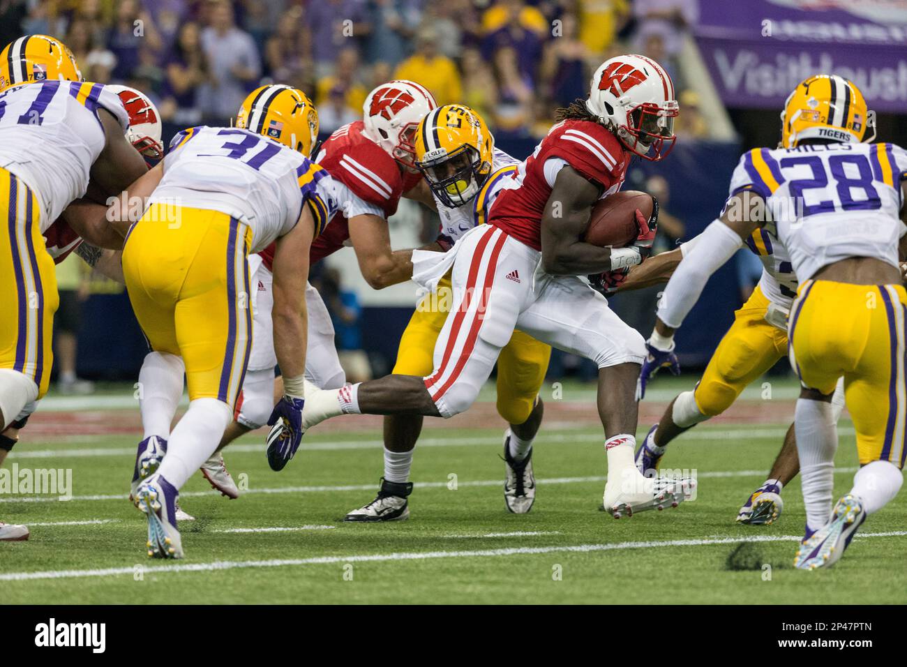 Wisconsin Badgers running back Melvin Gordon (25) carries the ball