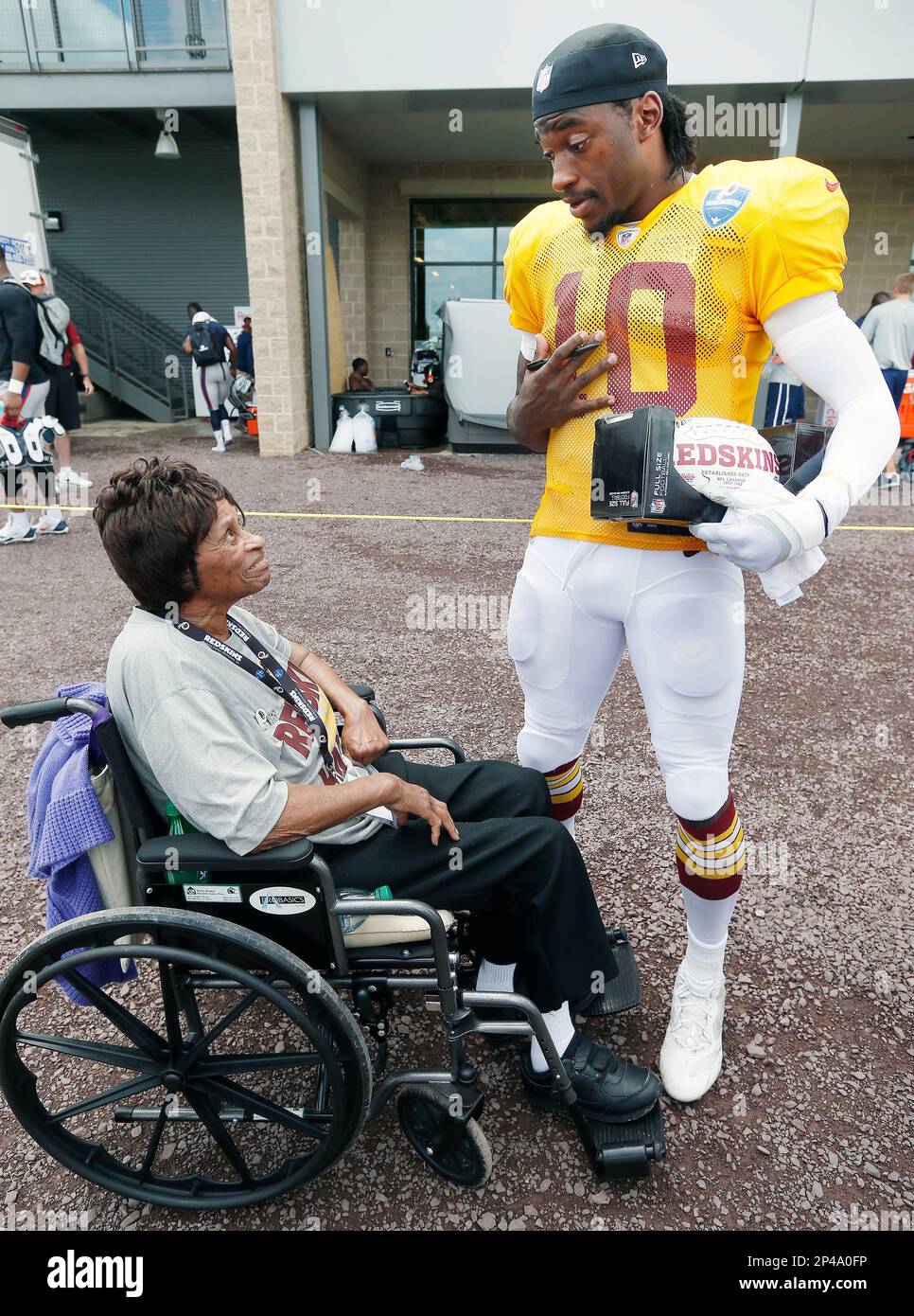 Washiington Redskins Robert Griffin III talks with 80-year-old 