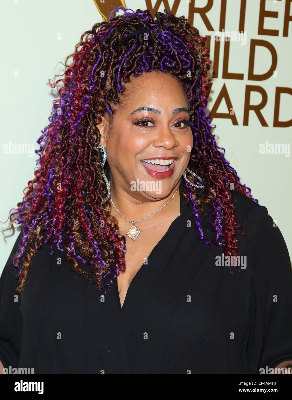 Kim Coles arrives at The 2023 Writers Guild Awards held at The Fairmont