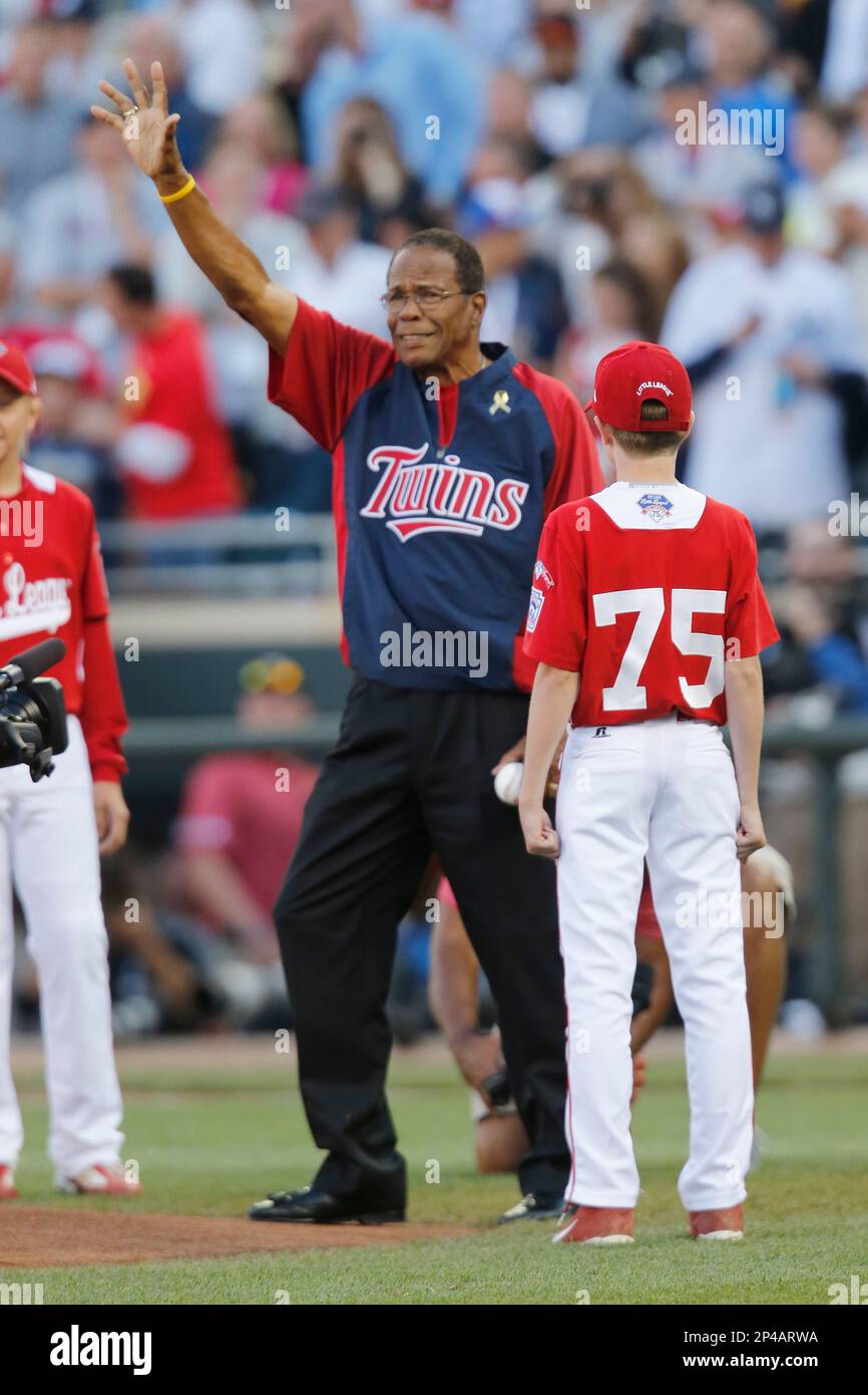 Twins legend Rod Carew returns to throw out first pitch - Superior