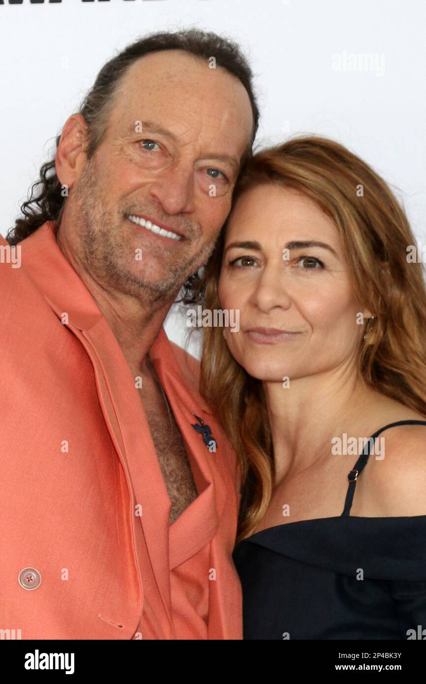 LOS ANGELES MAR 4 Troy Kotsur, Deanne Bray at the 2023 Film