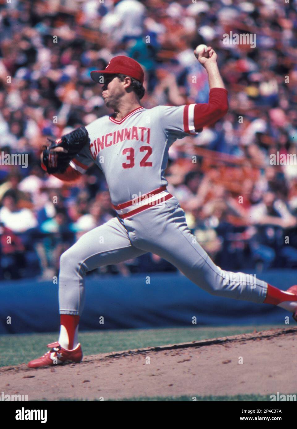 Cincinnati Reds Tom Browning (32) in action during a game at Shea