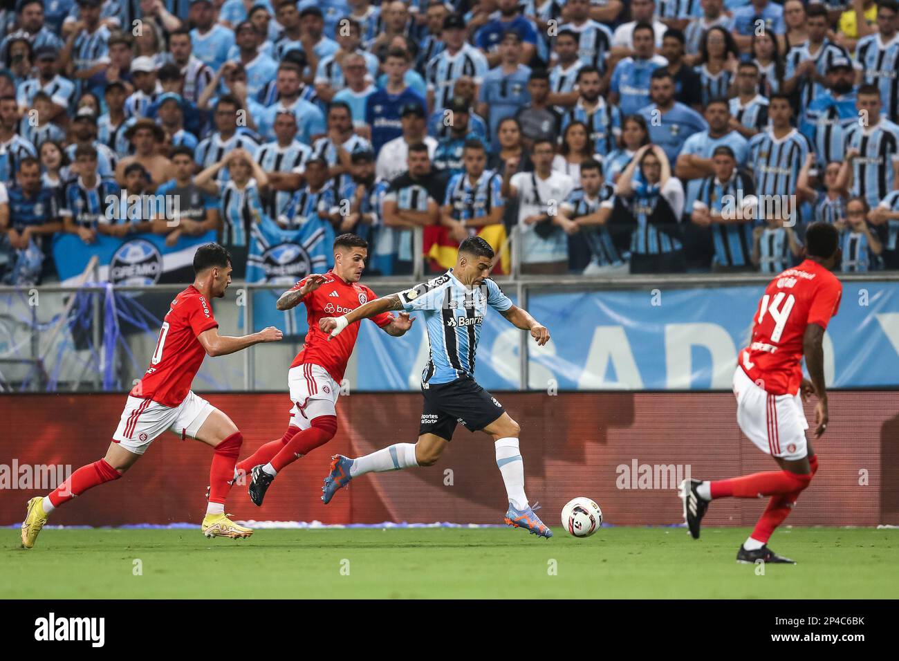 Porto Alegre, Brazil. 06th Mar, 2023. RS - Porto Alegre - 03/05/2023 - GAUCHO 2023, GREMIO X INTERNACIONAL - Gremio player Luis Suarez competes with Bustos and Johnny players from Internacional during a match at the Arena do Gremio stadium for the 2023 Gaucho championship. Photo: Pedro H. Tesch /AGIF/Sipa USA Credit: Sipa USA/Alamy Live News Stock Photo