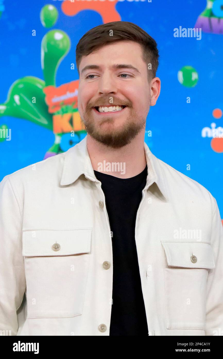 LOS ANGELES MAR 4 MrBeast, Jimmy Donaldson at the Kids Choice Awards