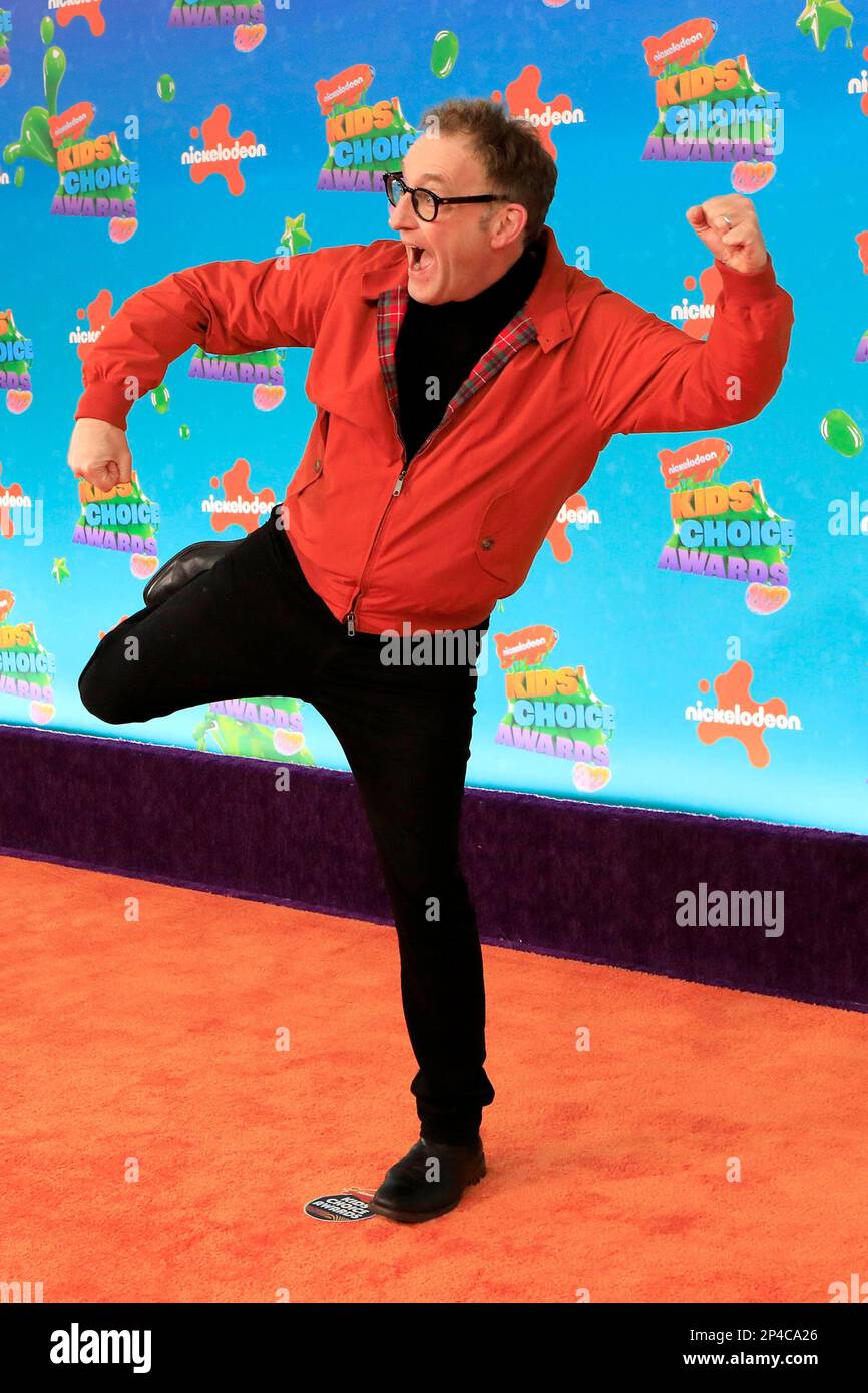 LOS ANGELES - MAR 4: Tom Kenny at the Kids Choice Awards 2023 at the ...