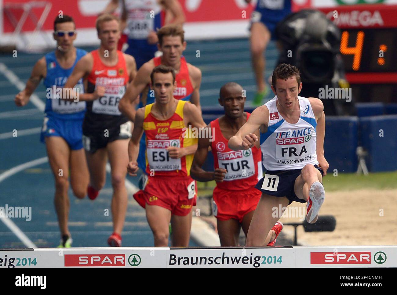 France's Yoann Kowal , front, on his way to win the men's 3,000m