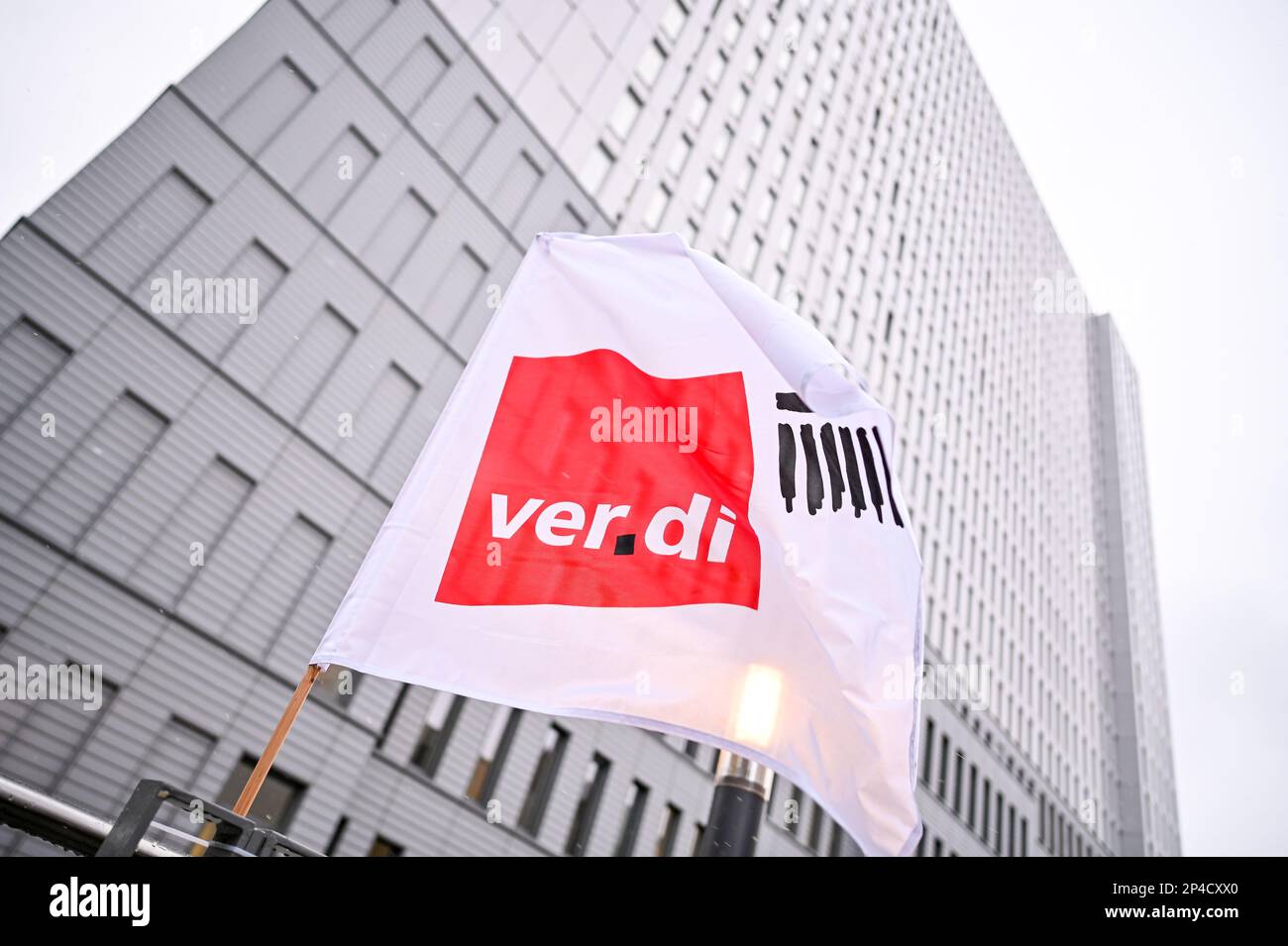 Berlin, Germany. 06th Mar, 2023. A flag of verdi flies during the warning strike in front of the Charite hospital in Berlin-Mitte. Employees of Vivantes, the Charité and the Jewish Hospital as well as the Berliner Stadtreinigung and the Wasserbetriebe are called to strike. Verdi is demanding a 10.5% wage increase or at least 500 euros more per month for all. Credit: Fabian Sommer/dpa/Alamy Live News Stock Photo