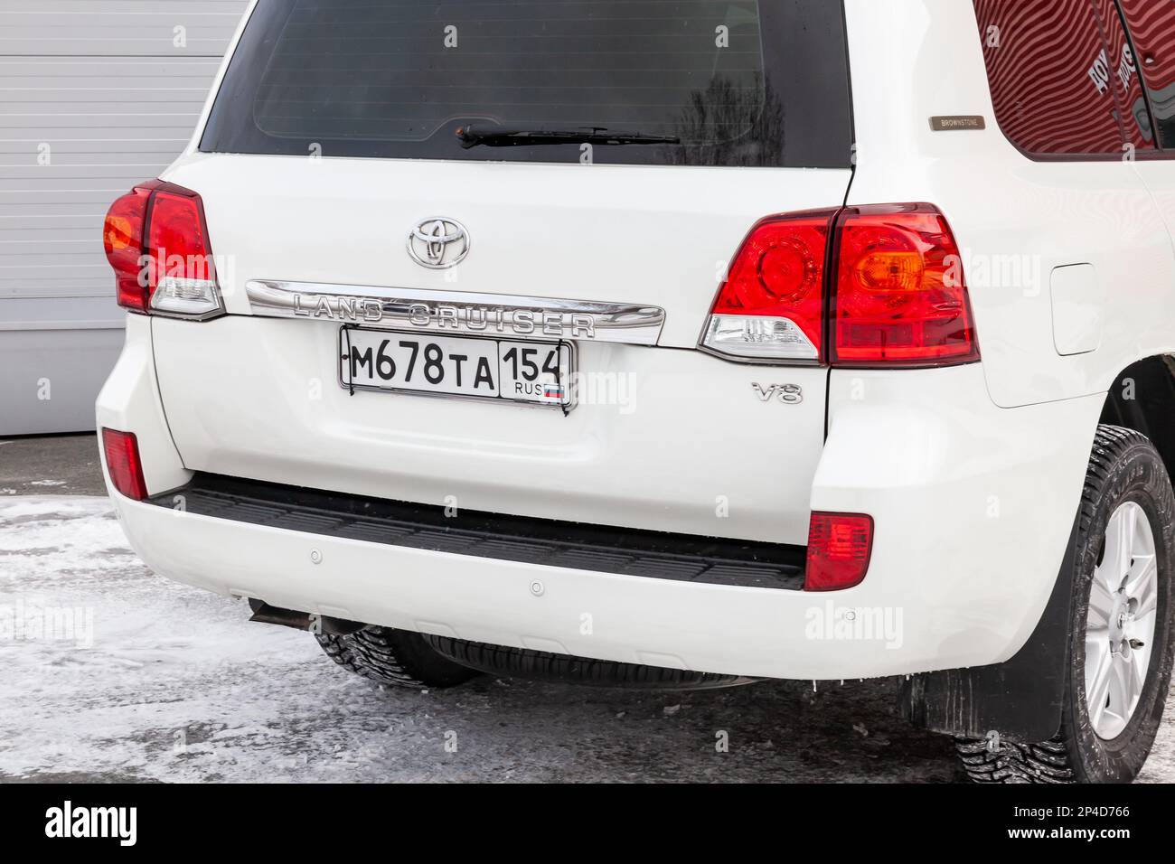 Novosibirsk, Russia - 04.03.2023: Rear view of Toyota Land Cruiser 200 j200  2013 year white color after cleaning before sale in a sunny day on parking  Stock Photo - Alamy