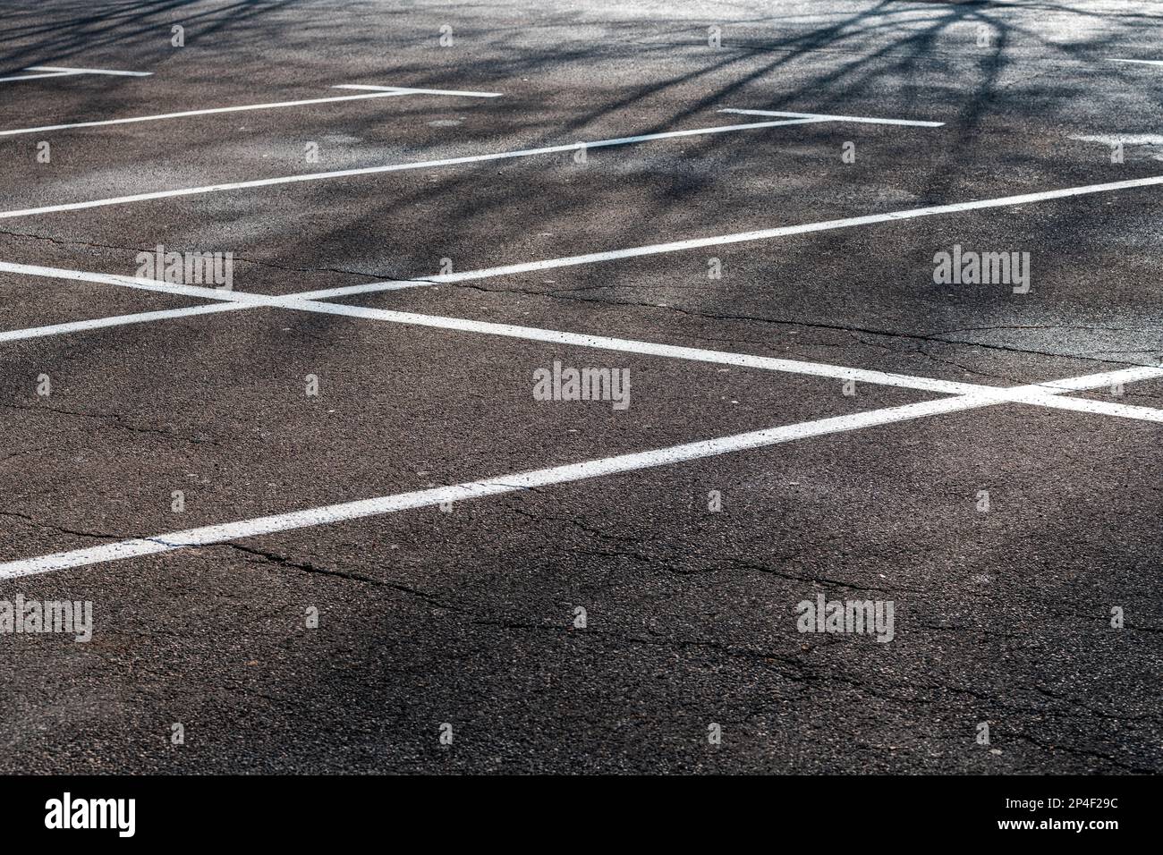 Empty parking lot hi-res stock photography and images - Alamy