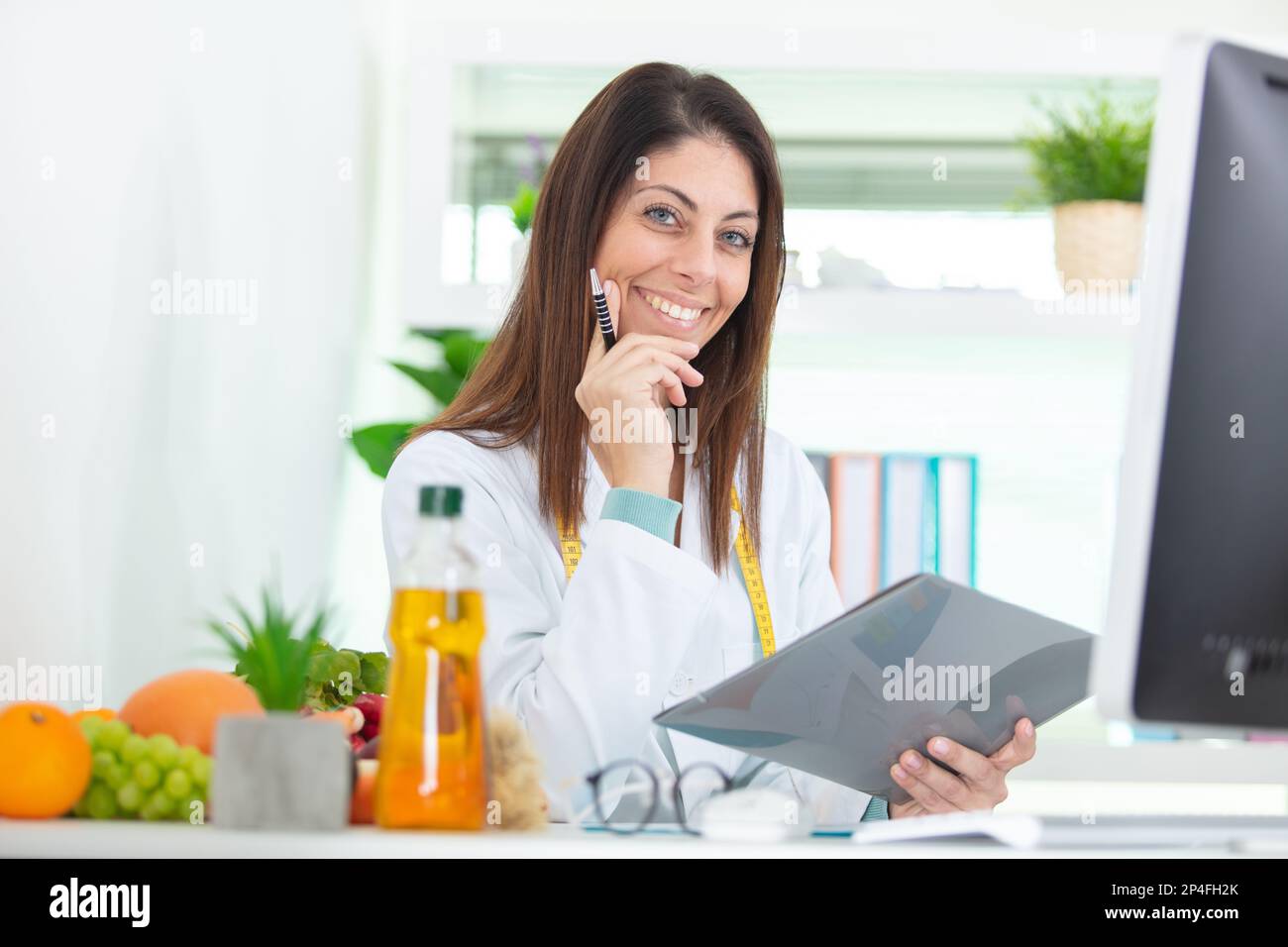 Smiling nutritionist in office hi-res stock photography and images - Alamy