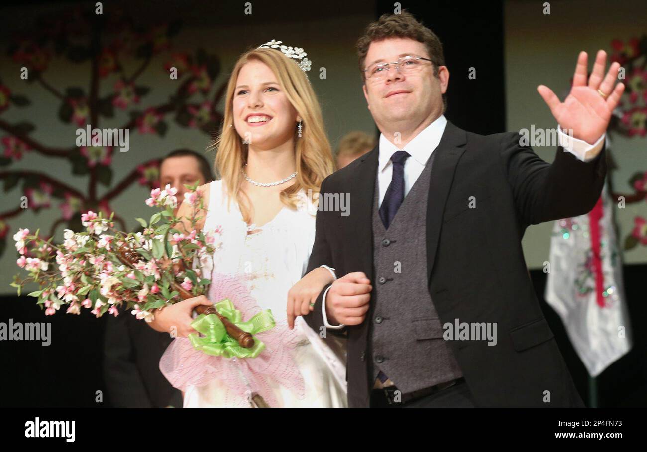 Actor Sean Astin acknowledges applause from the audience in Handley