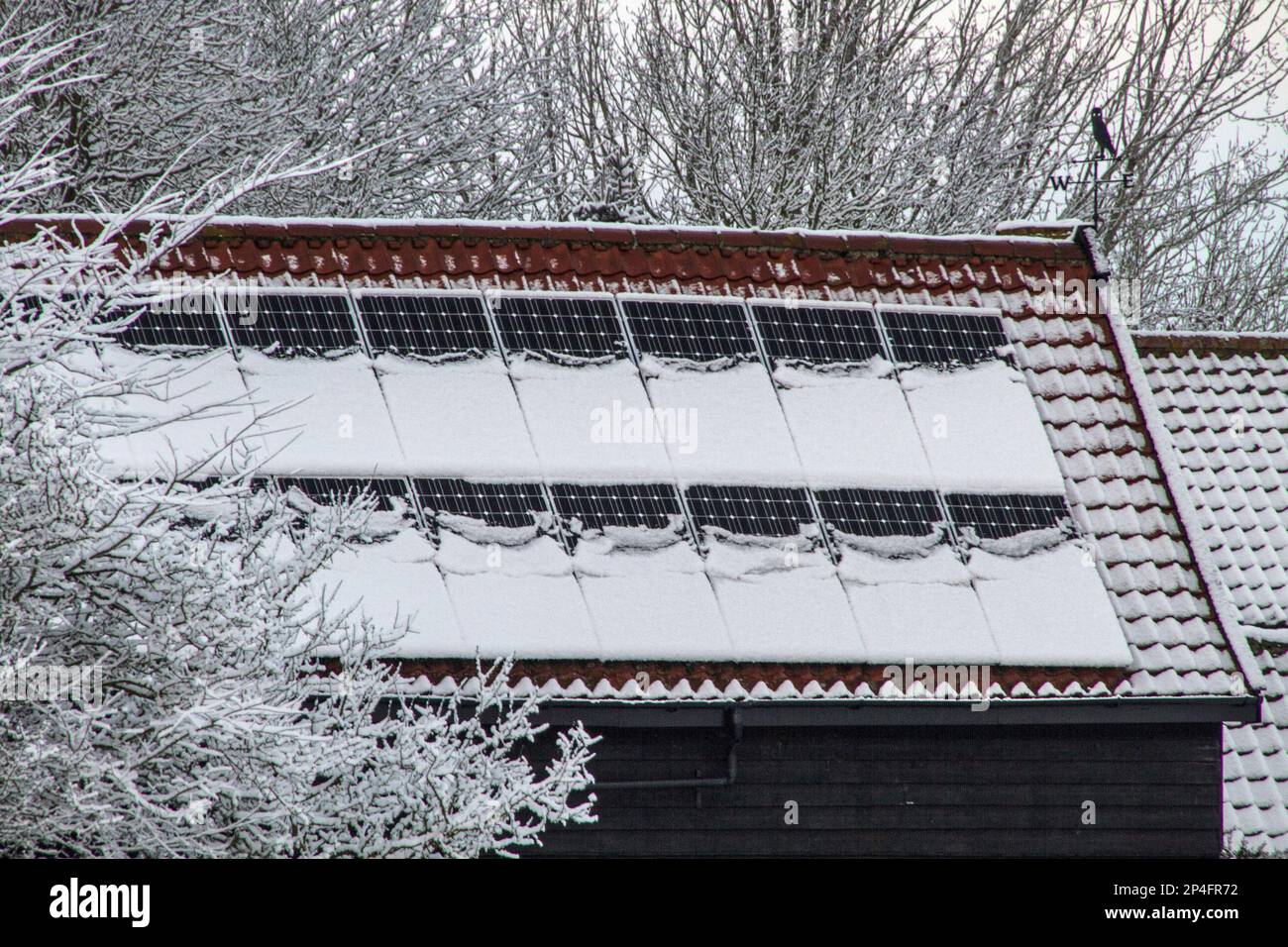 Photo voltaic solar panels no longer work if they are covered by snow