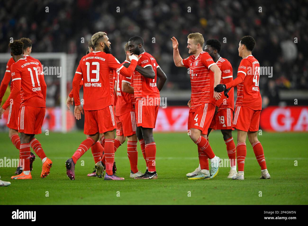 FC Bayern München Orologio Da Polso Ufficiale, Nero, Cassa In Metallo 40mm, Cinturino In Pelle, Vetro Minerale, 3 ATM, Logo Rosso