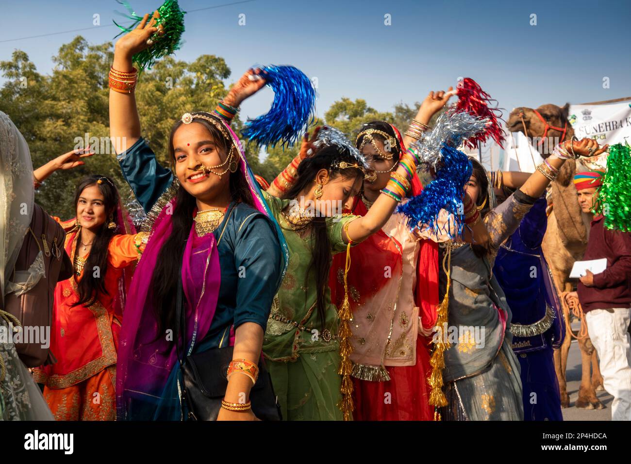 India, Rajasthan, Bikaner, Camel Festival Parade, culture, female dancers in traditional Rajasthani dress Stock Photo
