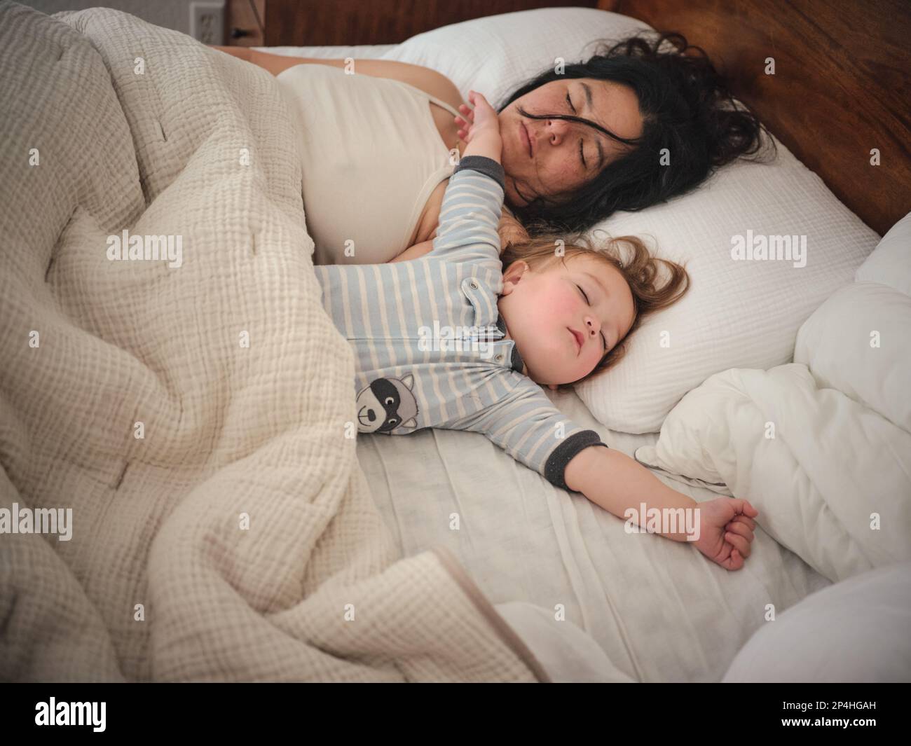 Mother and daughter co sleeping in bed early in morning Stock Photo Alamy