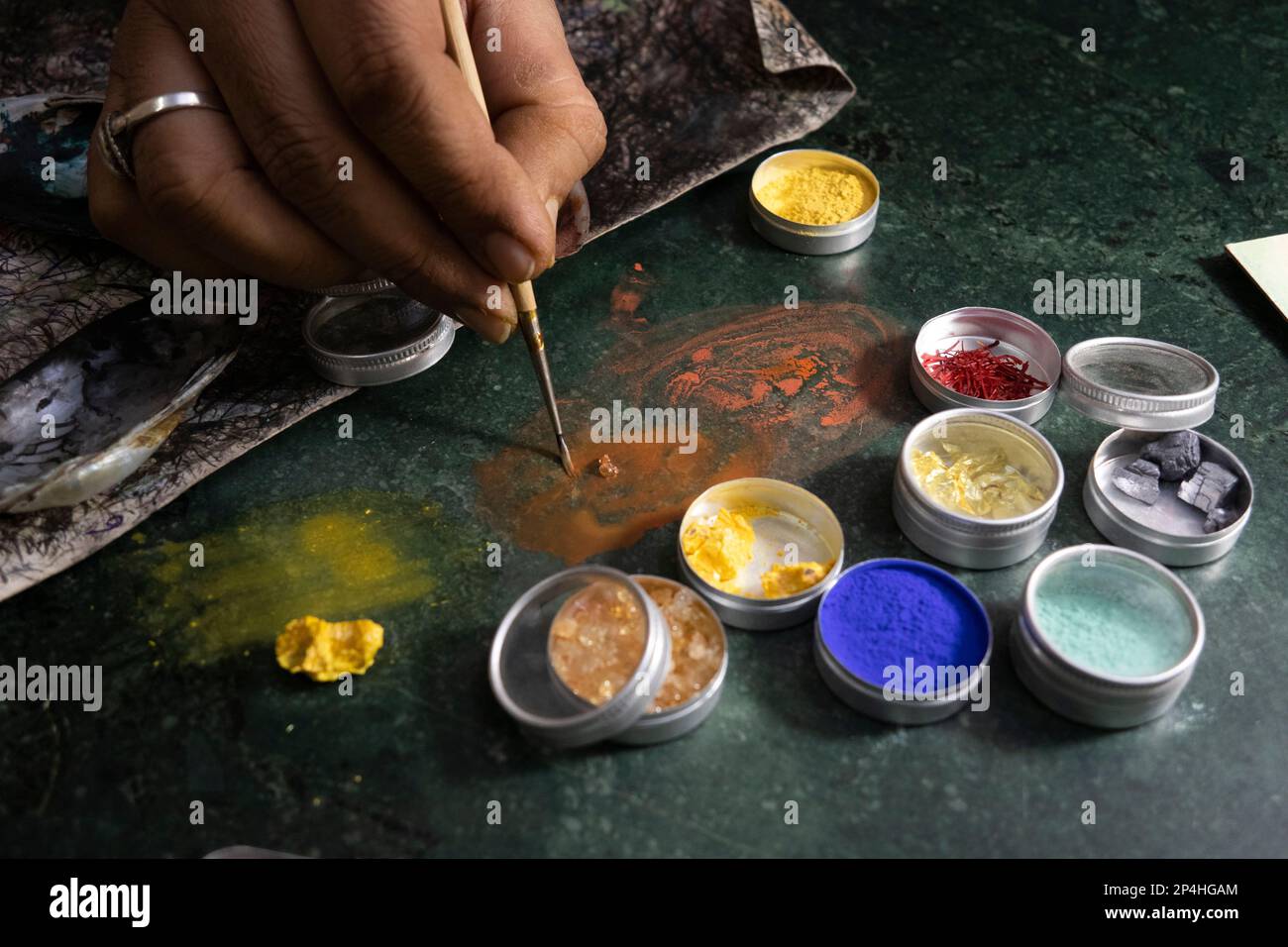 India, Rajasthan, Bikaner, Tirham, Municipal Road, Bikaner Miniature Arts, natural pigments of artist Shiv Swami Stock Photo