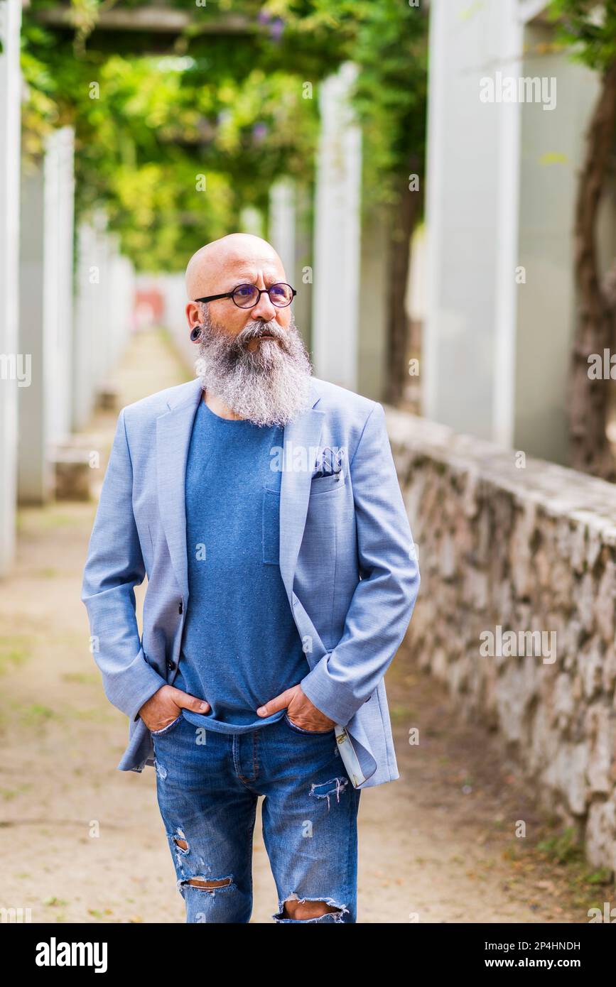 Relaxed old man posing hands hi-res stock photography and images - Alamy