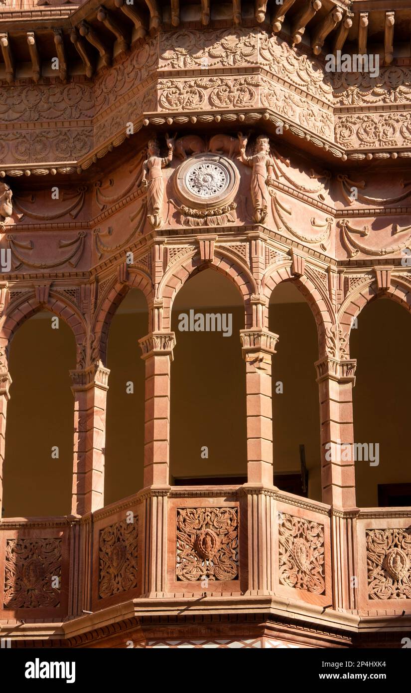 India, Rajasthan, Bikaner, Old City, Bhanwar Niwas Hotel, Jharoka balcony, detail Stock Photo