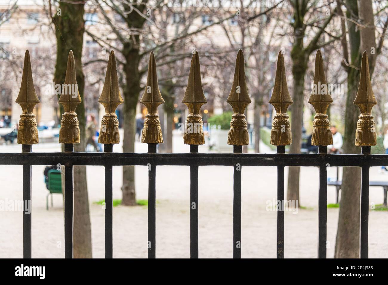 Gardens park entrance railings hi-res stock photography and images - Alamy