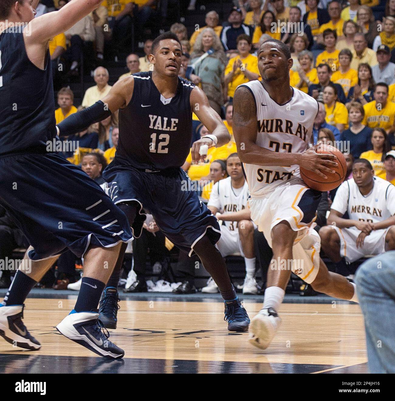 Murray State s T.J. Sapp drives to the basket against Yale s