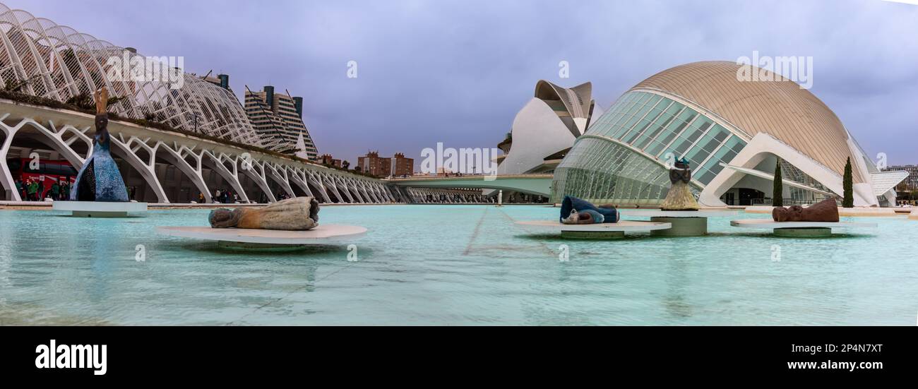Vista panorámica de la ciudad de las artes y las ciencias, un complejo moderno-cultural científico con sus sorprendentes edificios. Valencia, España Stock Photo