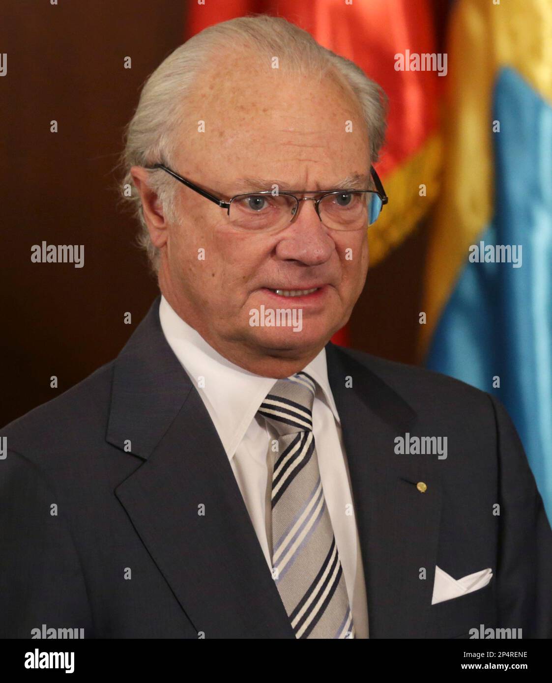 Swedish King Carl XVI Gustaf talks with Philippine President Benigno ...