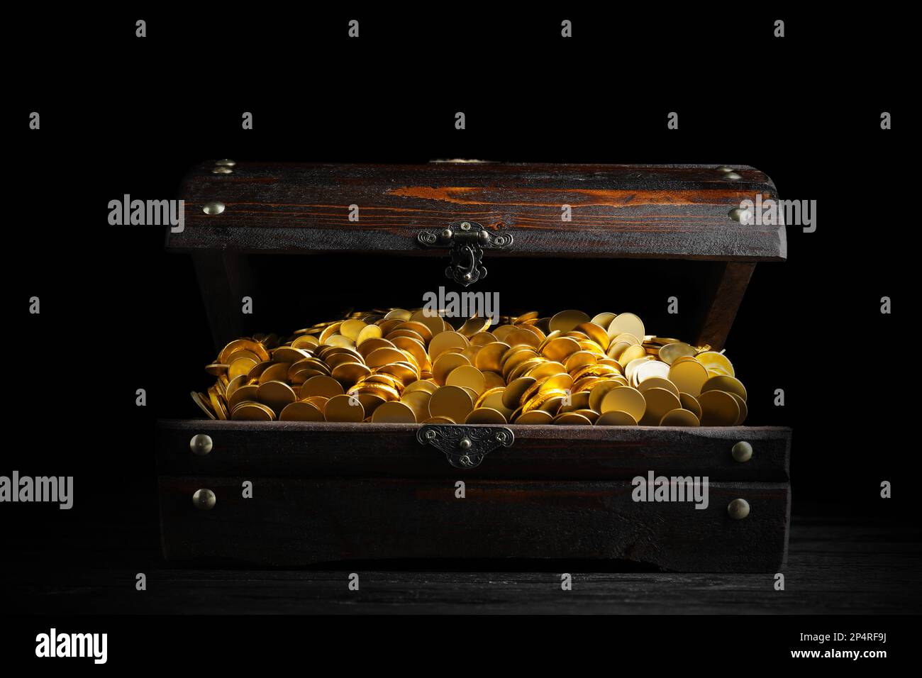 Black treasure chest gold hi-res stock photography and images - Alamy