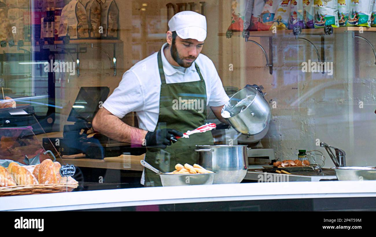 Glasgow, Scotland, UK 6th March, 2023. UK Weather Sunny start saw