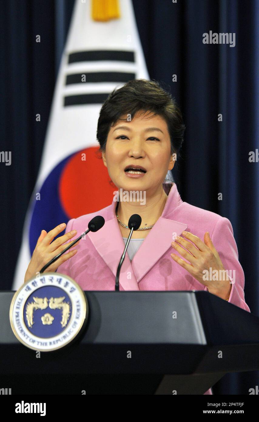 south-korean-president-park-geun-hye-speaks-during-her-new-year-s-press