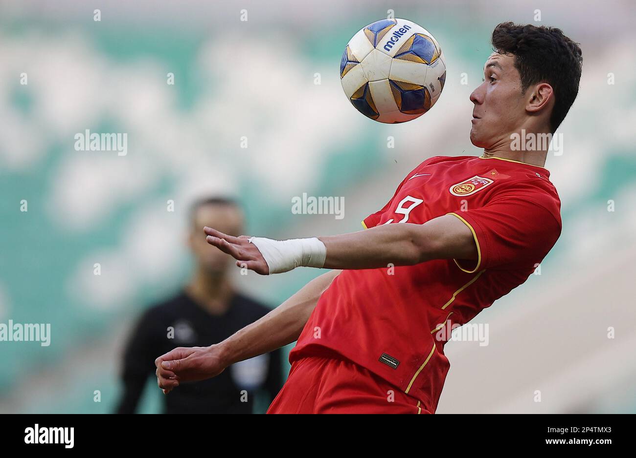 Biz birga porno serial tomosha qilishdan xursandmiz. Notanish odam va uning xotini bilan porno