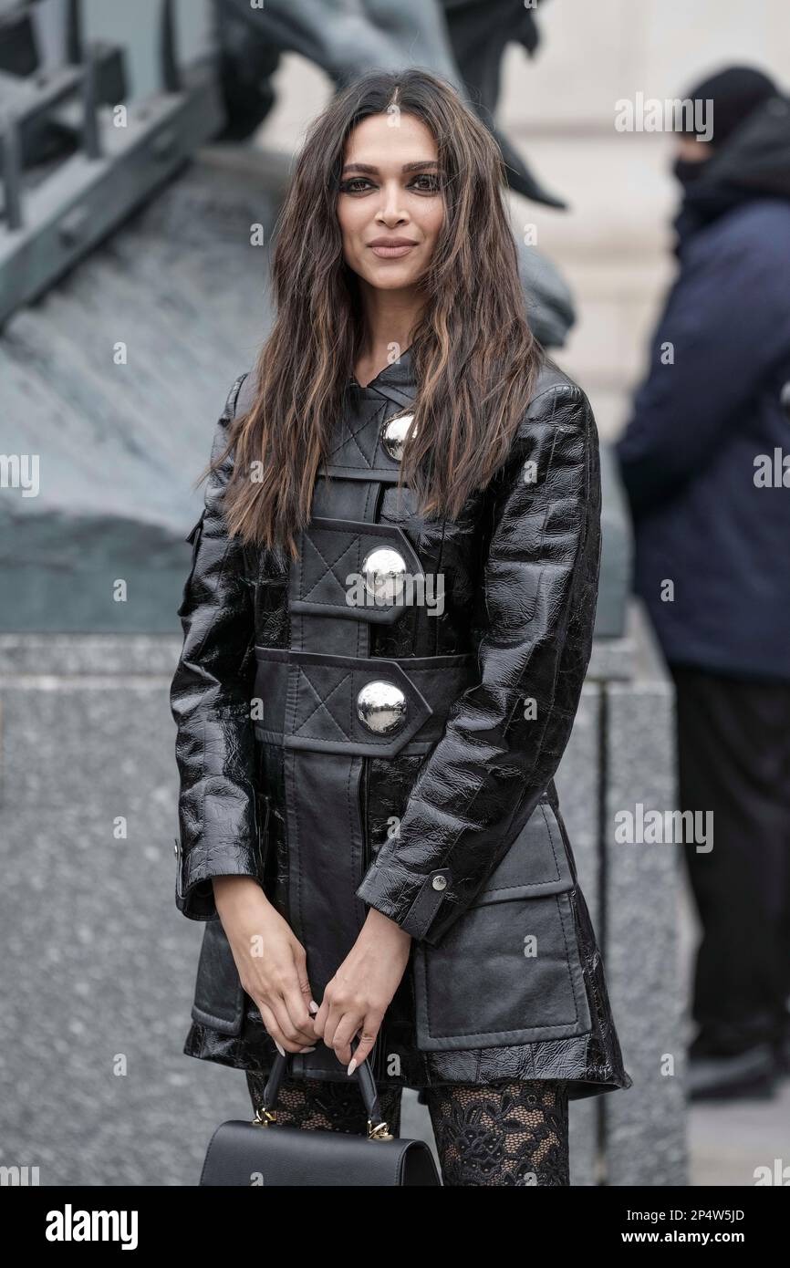 Deepika Padukone arrives for the Louis Vuitton Fall/Winter 2023-2024  ready-to-wear collection presented Monday, March 6, 2023 in Paris. (Scott  Garfitt/Invision/AP Stock Photo - Alamy