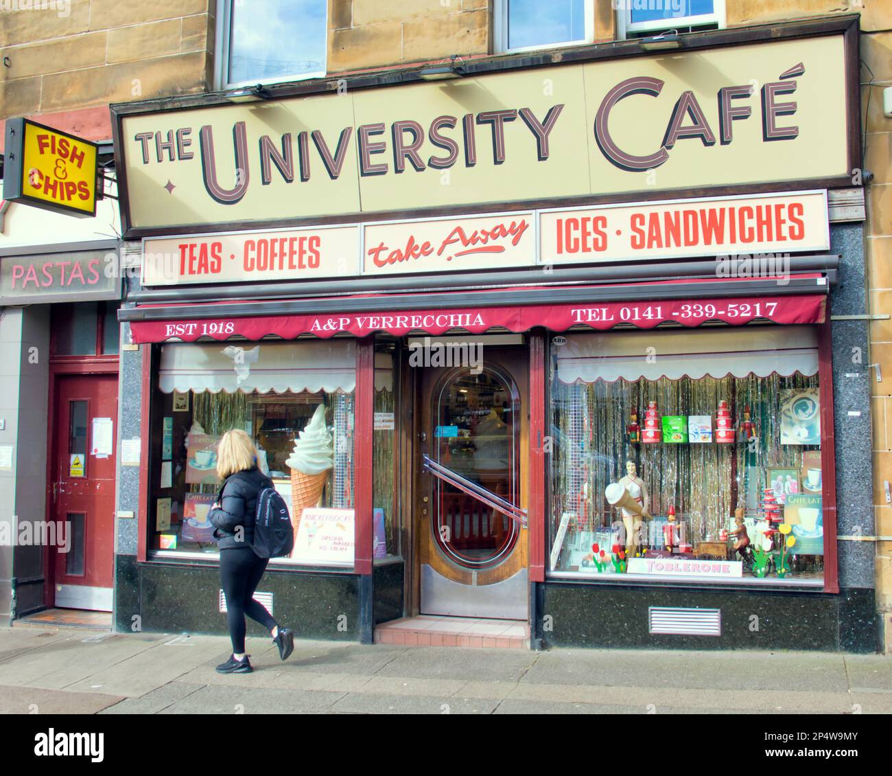 Glasgow, Scotland, UK 6th March, 2023. UK Weather:  Sunny start saw happier locals as the streets filled in the spring weather before the forecast return of winter.  The famous university cafe on byres road a popular destination for ice cream lovers in the sun. Credit Gerard Ferry/Alamy Live News Stock Photo