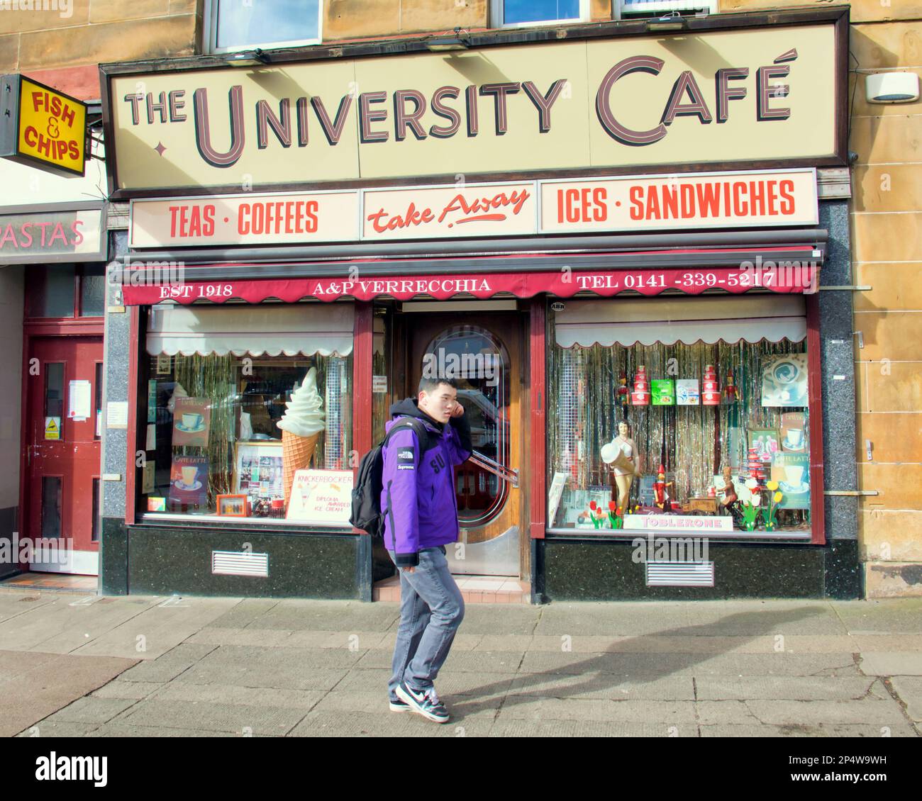 Glasgow, Scotland, UK 6th March, 2023. UK Weather:  Sunny start saw happier locals as the streets filled in the spring weather before the forecast return of winter. The famous university cafe on byres road a popular destination for ice cream lovers in the sun. Credit Gerard Ferry/Alamy Live News Stock Photo