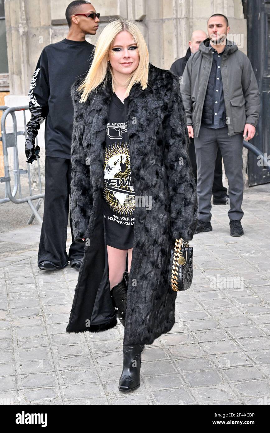 Stella McCartney Paris Fashion Week Show (March 6, 2023) : r/avrillavigne