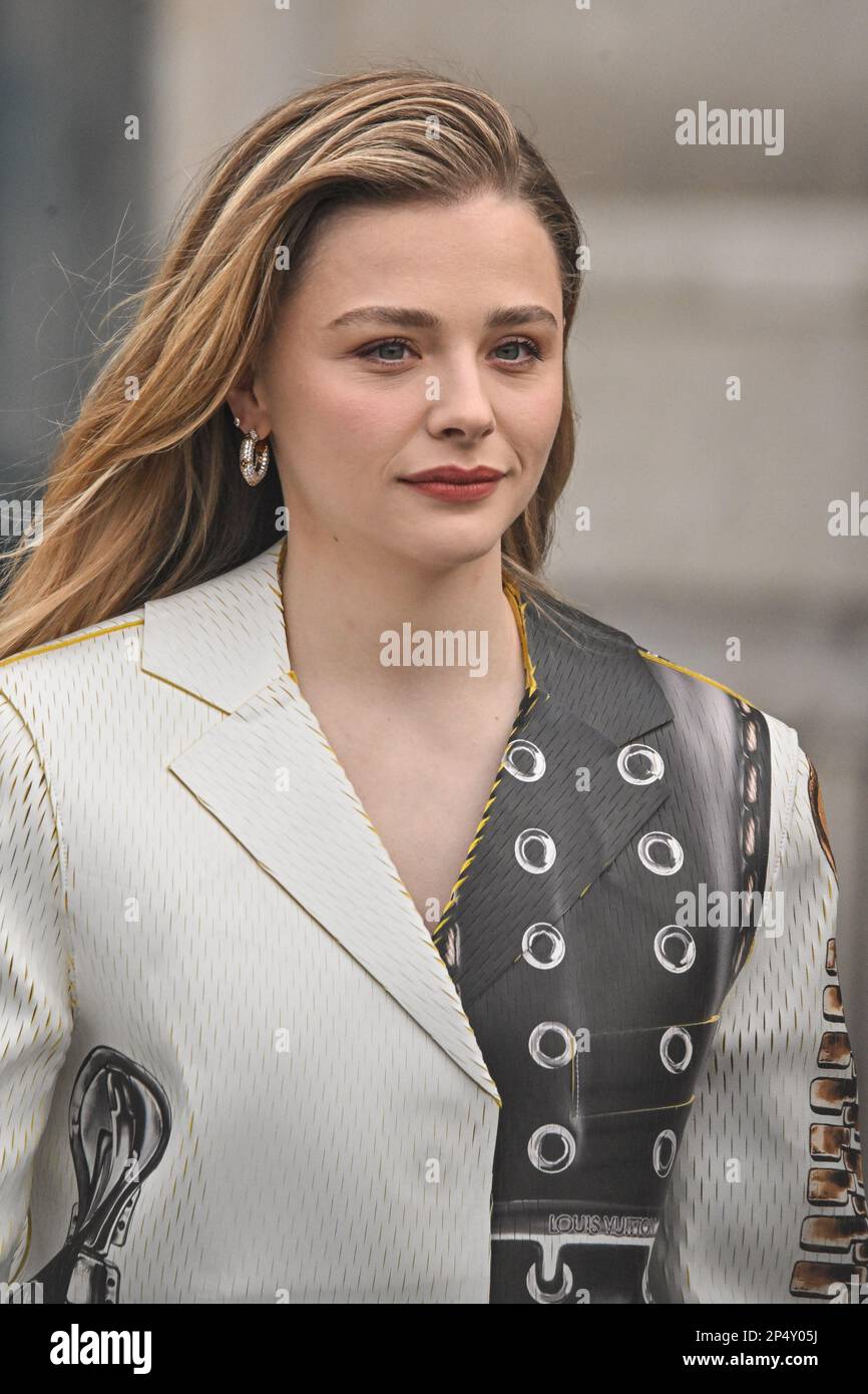 Street style, Chloe Grace Moretz arriving at Louis Vuitton Fall-Winter 2022- 2023 show, held at Musee d Orsay, Paris, France, on March 7th, 2022. Photo  by Marie-Paola Bertrand-Hillion/ABACAPRESS.COM Stock Photo - Alamy