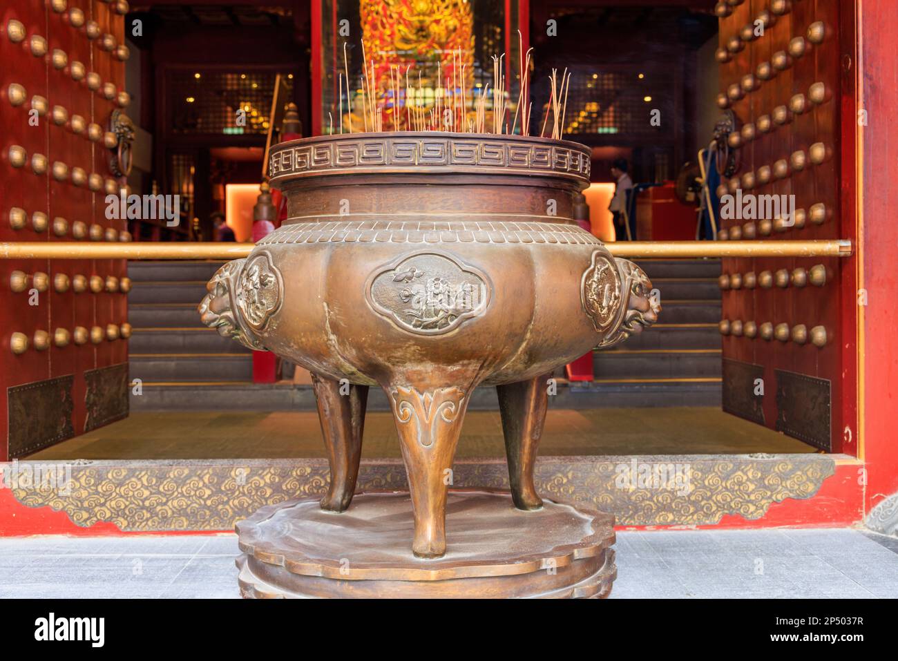 Large censer at the Buddha Tooth Relic Temple, Chinatown, Singapore Stock Photo