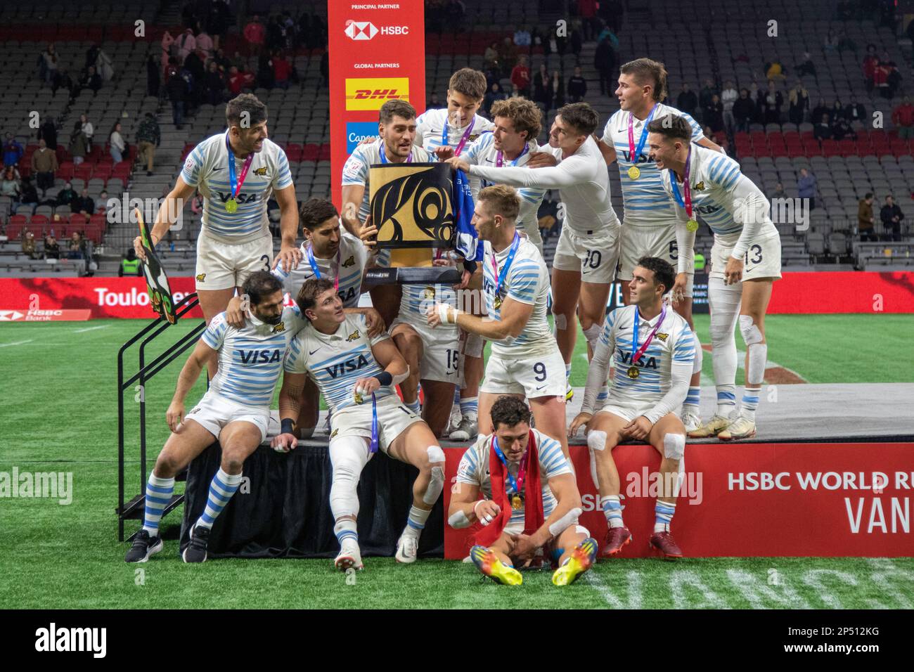 VANCOUVER, CANADA - MARCH 05: Argentina men’s celebrate after winning the Gold Medal during the HSBC World Rugby Sevens Series 2023 at BC Place Stadium in Vancouver, Canada. (Photo by Tomaz Jr/PxImages) Stock Photo