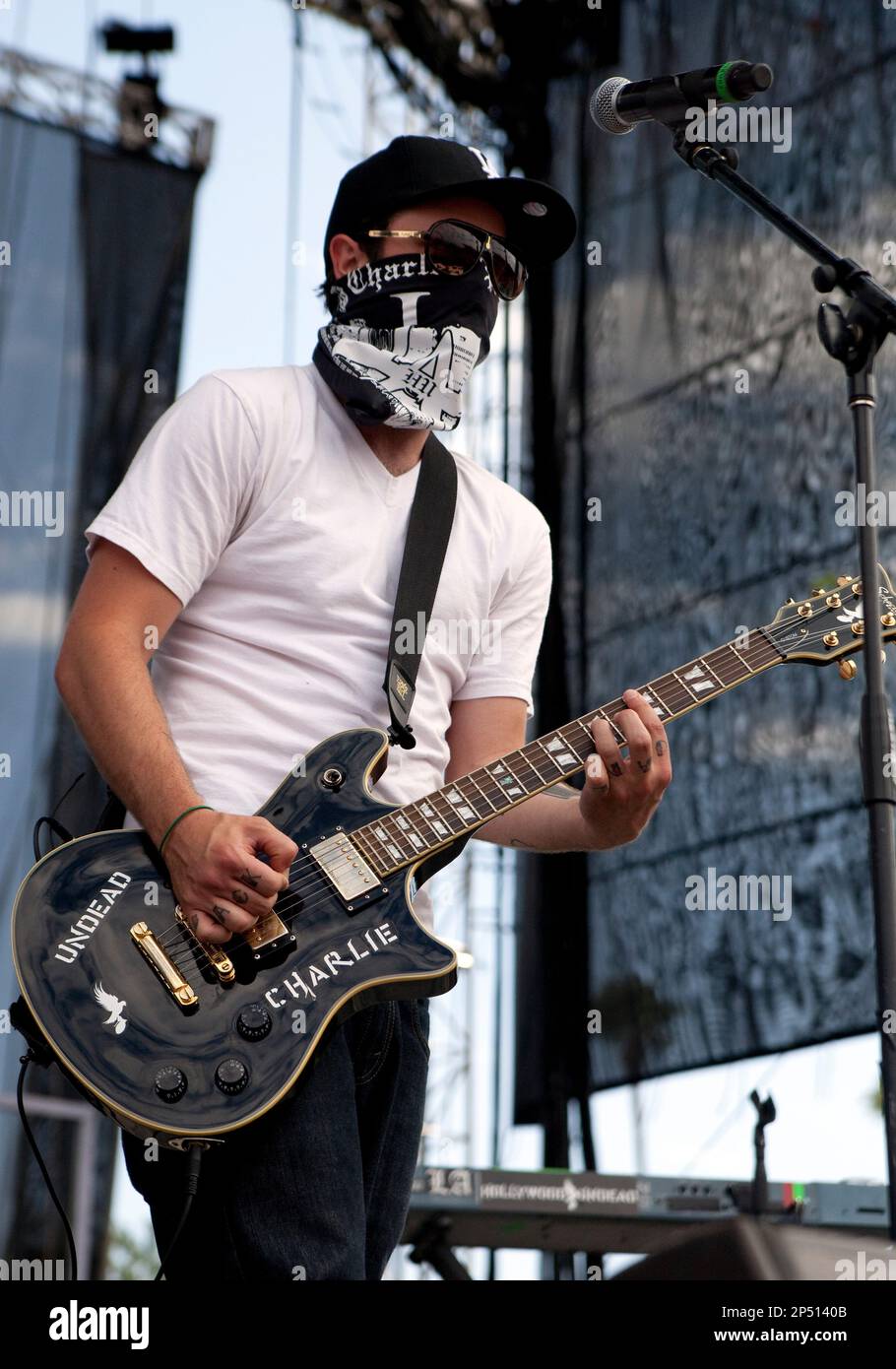 Charlie Scene of Hollywood Undead performs at EPICENTER '09: 'So Cal's