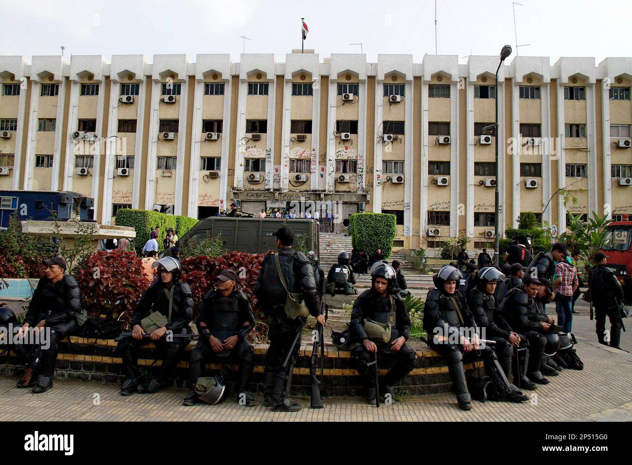 Azhar Security Egyptian security forces guard the Al-Azhar Islamic university in Cairo ...