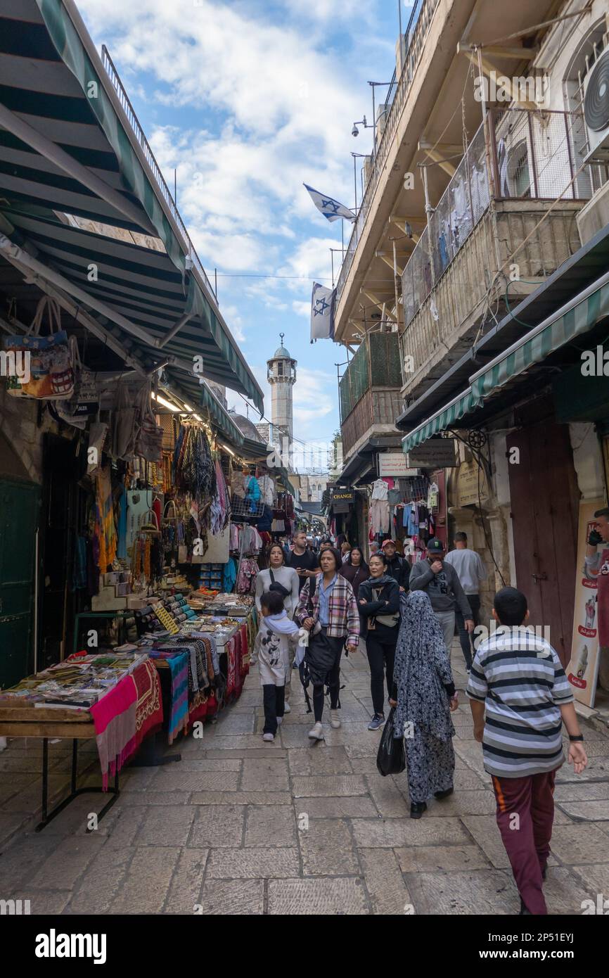 Crowd of people outside shop hi-res stock photography and images - Alamy